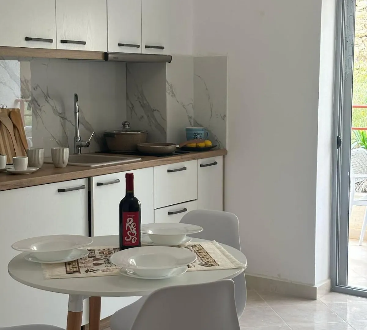 Bubo Apartment Sarandë アルバニア